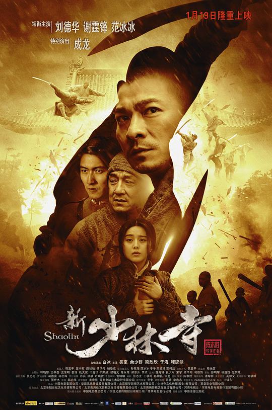 《穿宽松睡衣练瑜伽》